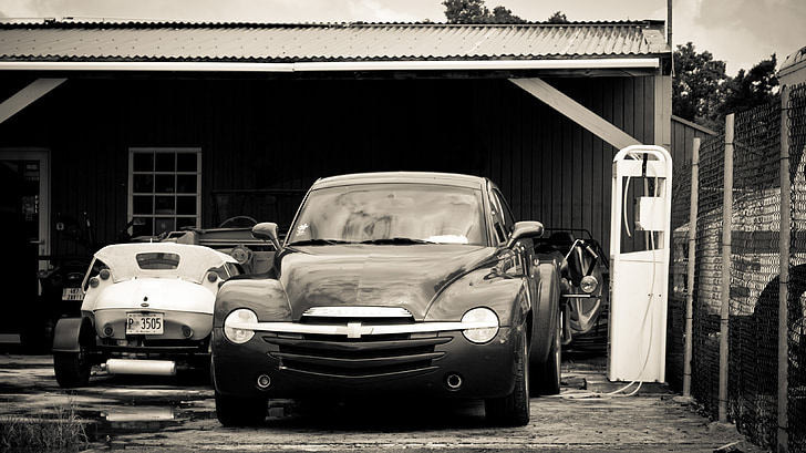 cars-vintage-garage-driveway-preview cars-vintage-garage-driveway-preview